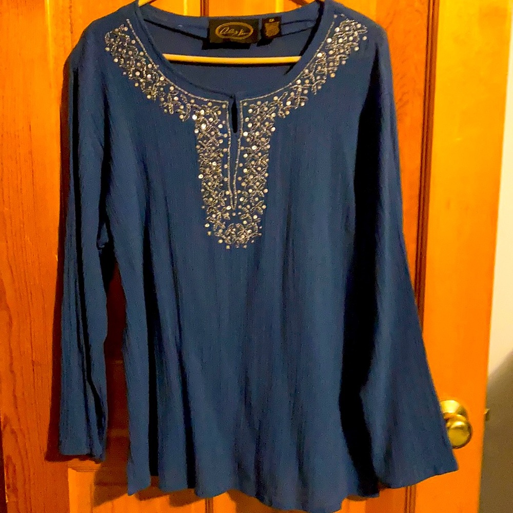 Woman’s dressy top